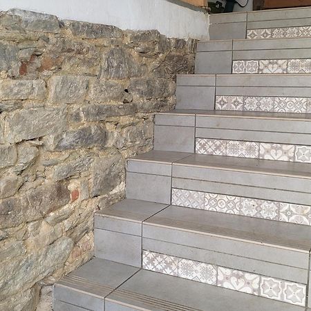 Freundliches Appartement - Bitte Angaben Zum Gastgeber Lesen Wehrheim Bagian luar foto
