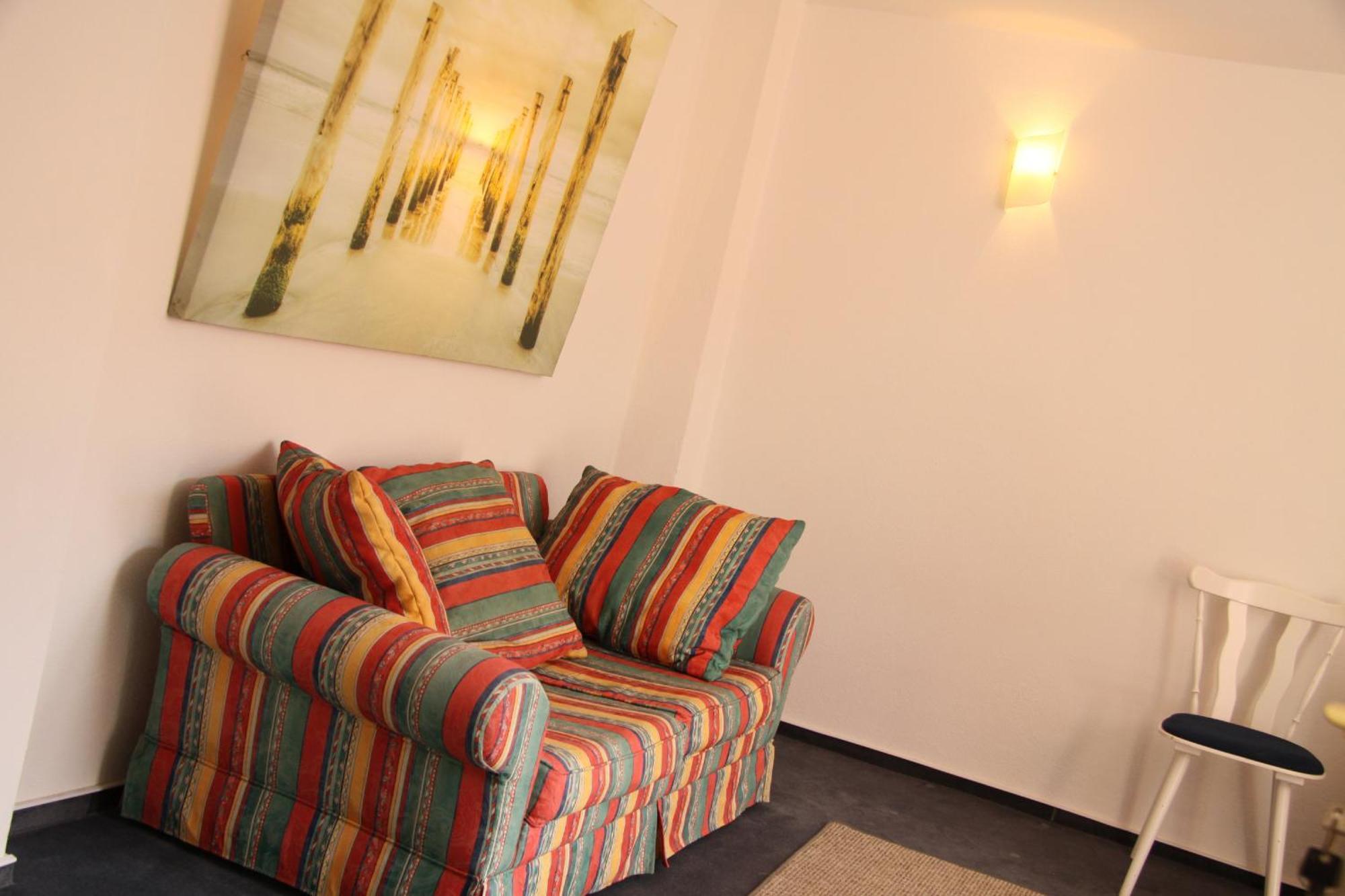 Freundliches Appartement - Bitte Angaben Zum Gastgeber Lesen Wehrheim Bagian luar foto